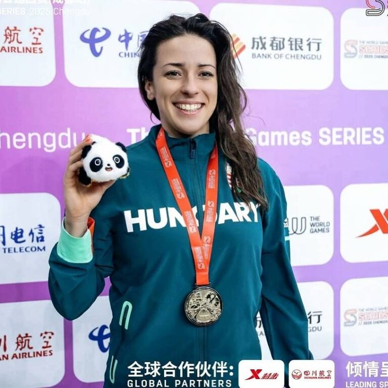 Zsofia Cikk Kina